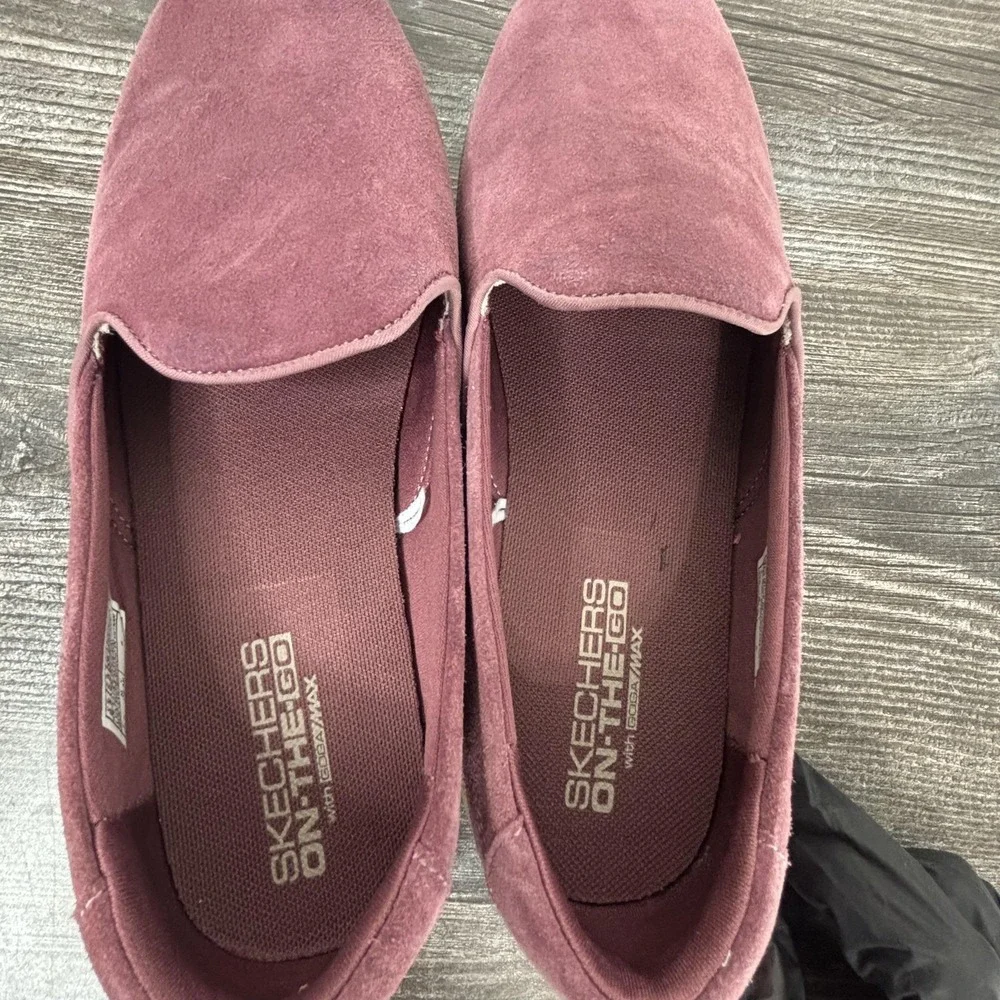Skechers go shoes